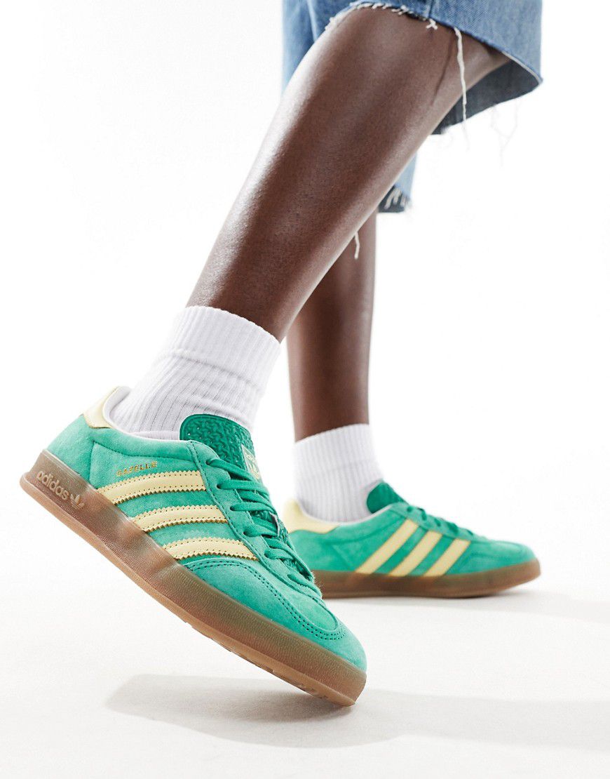 Gazelle Indoor - Sneakers verdi e gialle - adidas Originals - Modalova