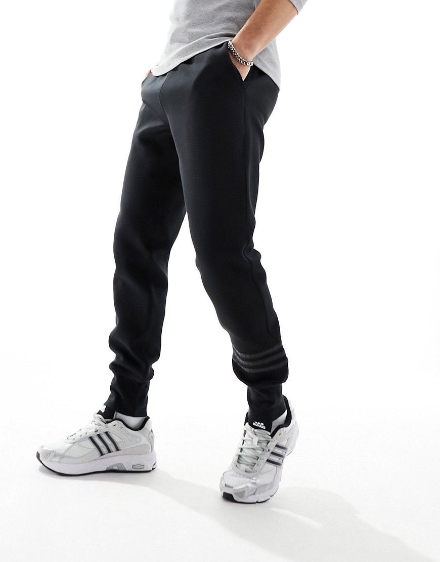 Neuclassics - Pantaloni sportivi della tuta felpati neri con fondo elasticizzato - adidas Originals - Modalova