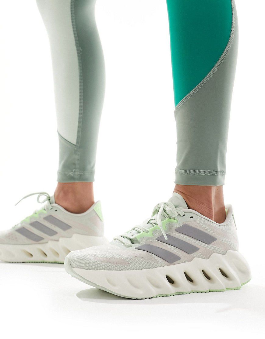 Adidas - Running Switch FWD - Sneakers tenue e argento - adidas performance - Modalova
