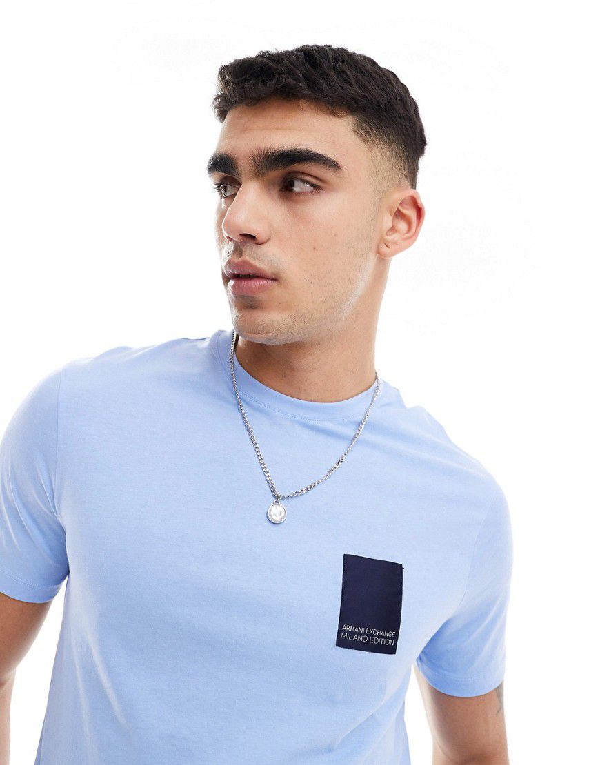 T-shirt azzurra con riquadro piccolo del logo - Armani Exchange - Modalova