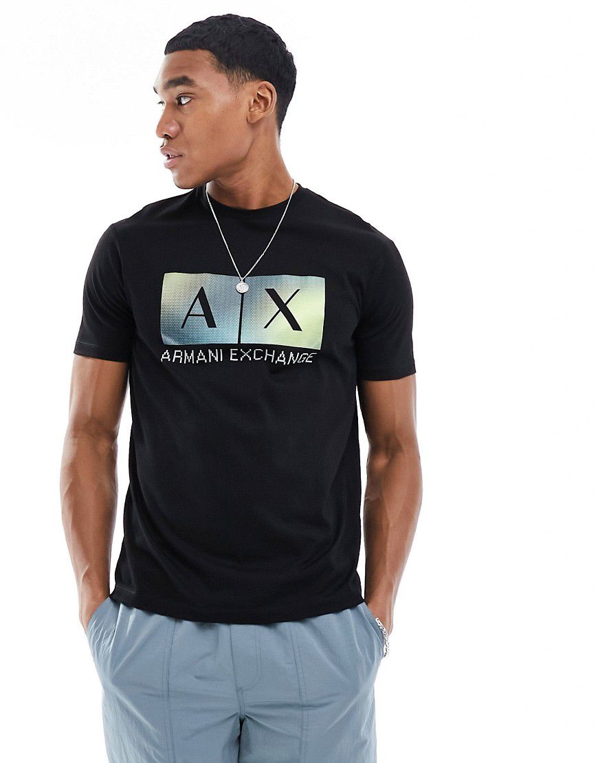 T-shirt nera con riquadro del logo sul petto - Armani Exchange - Modalova
