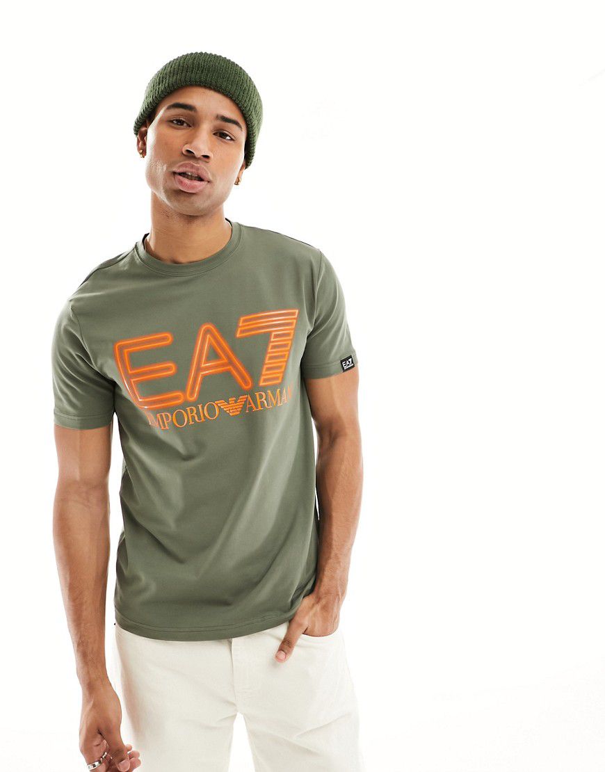 Armani - - T-shirt kaki con logo fluo grande sul petto - EA7 - Modalova