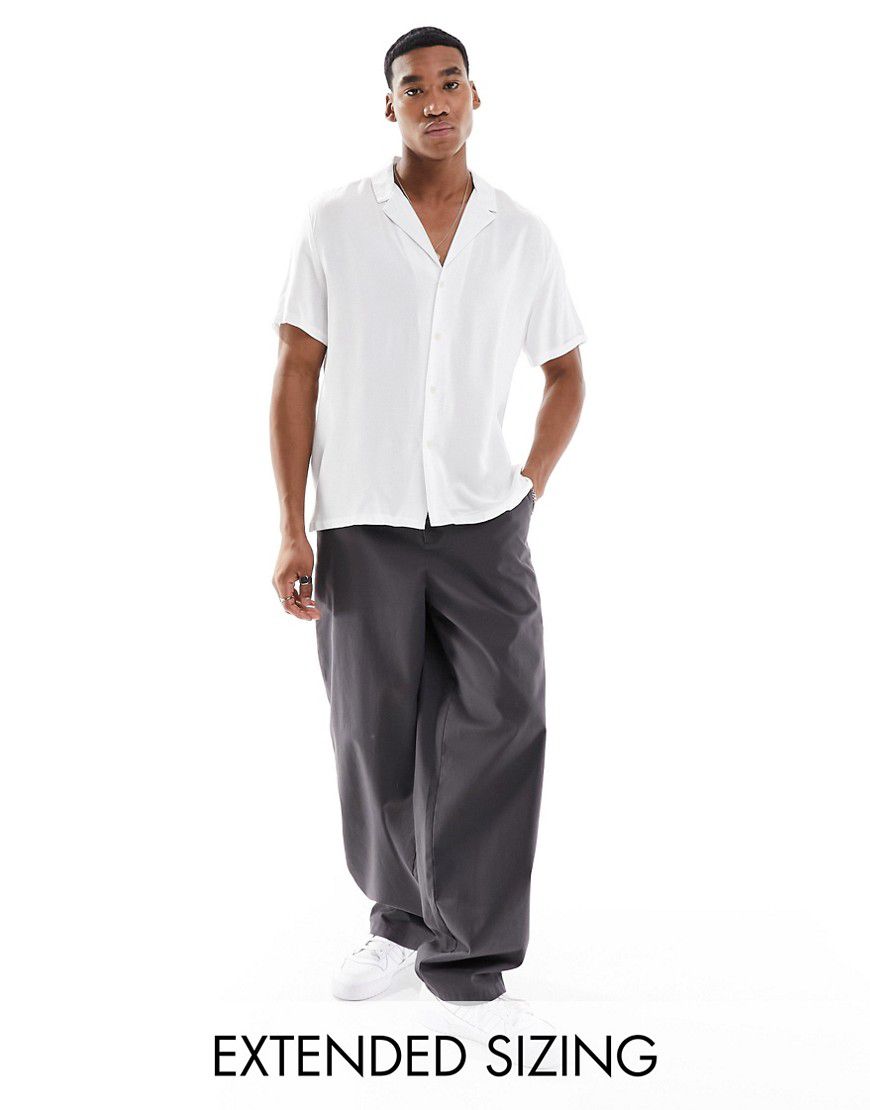 Camicia comoda in viscosa bianca con rever basso - ASOS DESIGN - Modalova