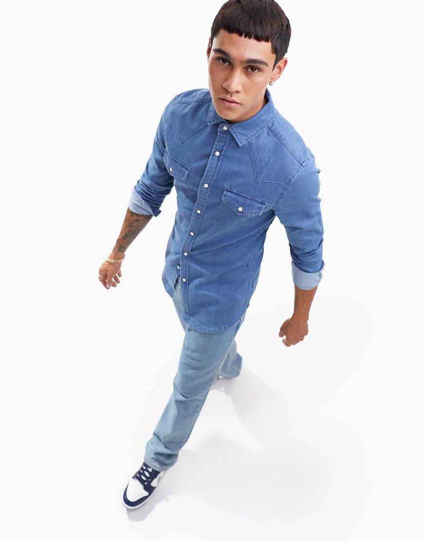 Camicia di jeans skinny lavaggio medio stile western - ASOS DESIGN - Modalova