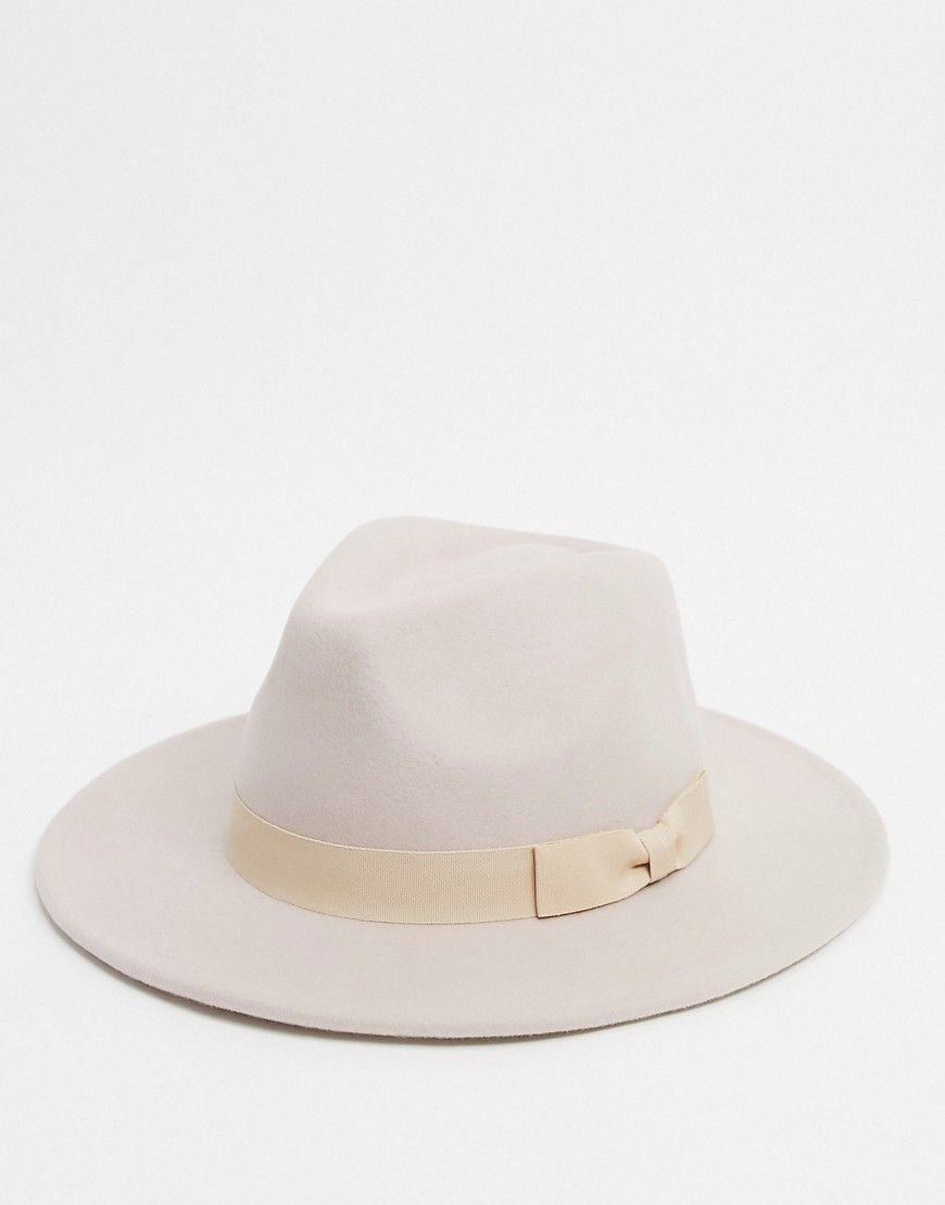 Cappello fedora in feltro cammello con fascia in coordinato - ASOS DESIGN - Modalova