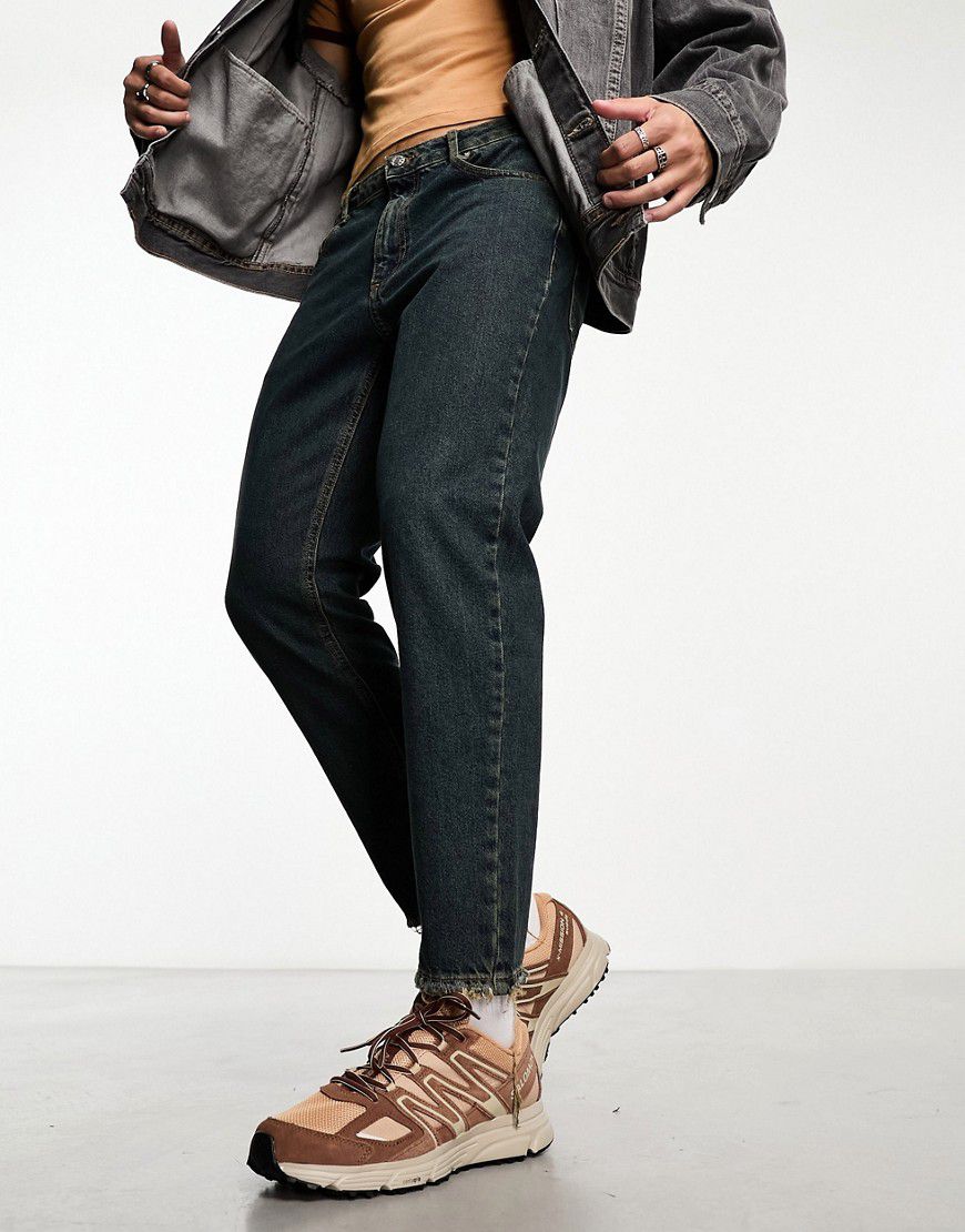 Jeans classici rigidi con orlo invecchiato lavaggio scuro effetto vintage - ASOS DESIGN - Modalova