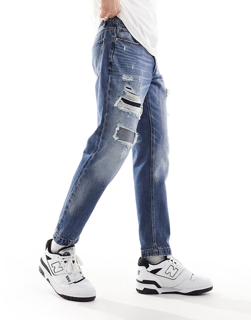 Jeans classici rigidi lavaggio medio con strappi - ASOS DESIGN - Modalova