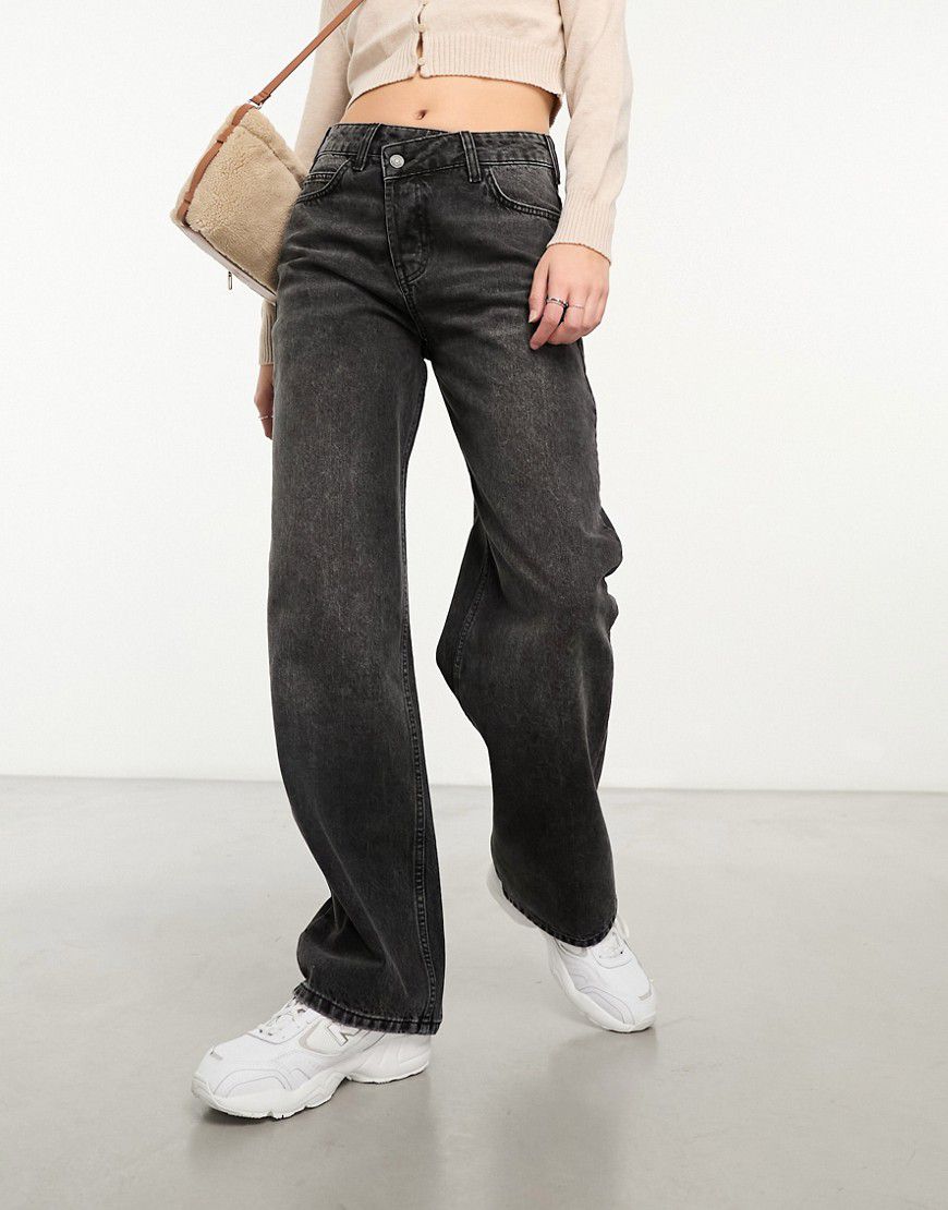 Jeans dad fit neri con incrocio sul davanti - ASOS DESIGN - Modalova