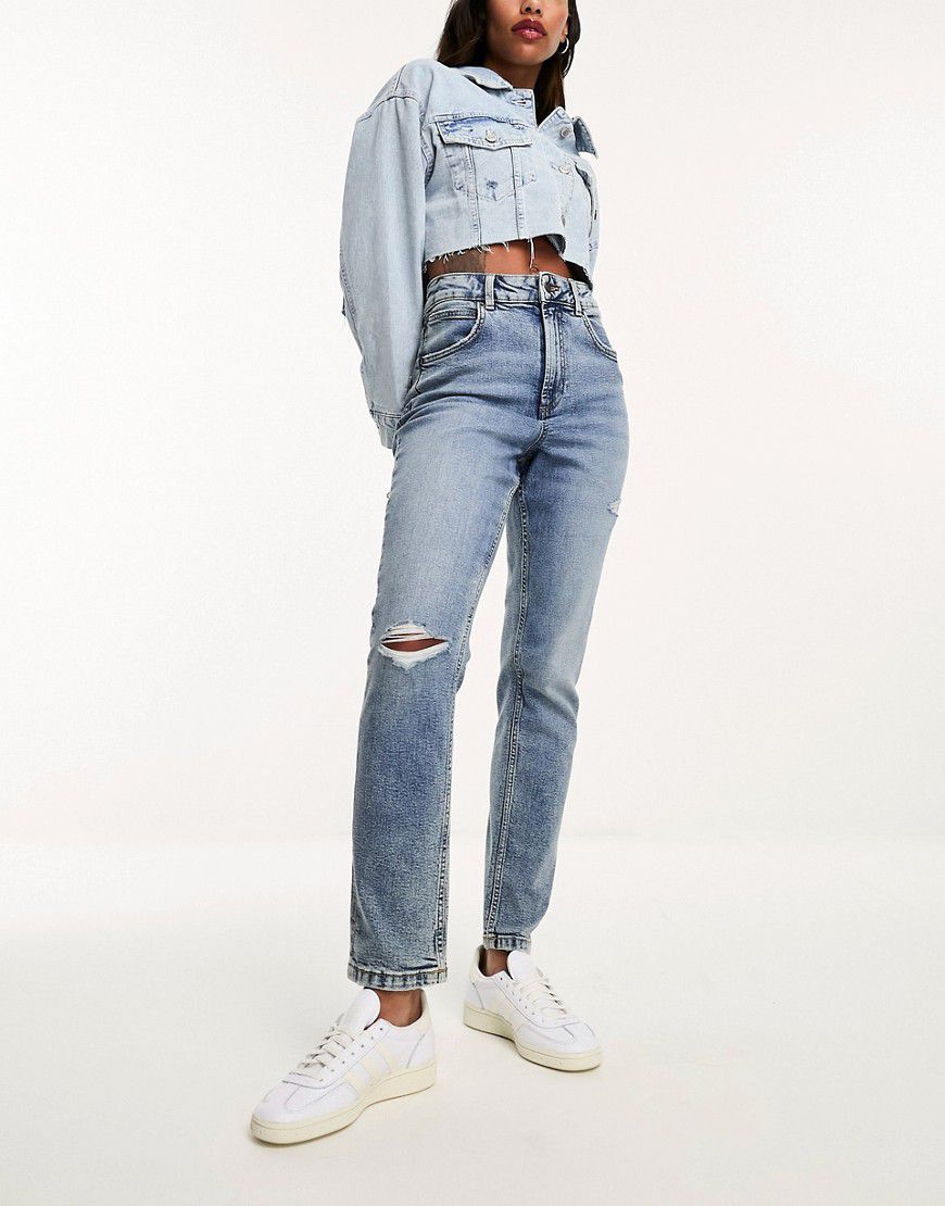 Mom jeans slim medio con strappi - ASOS DESIGN - Modalova