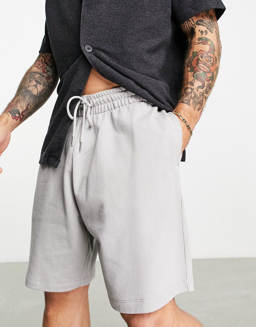 Pantaloncini oversize lunghezza media in jersey grigi - ASOS DESIGN - Modalova