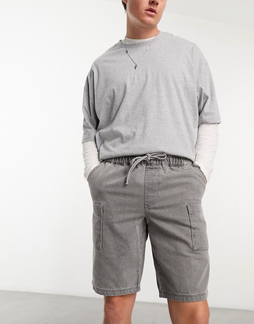 Pantaloncini di jeans cargo taglio regular slim grigi - ASOS DESIGN - Modalova