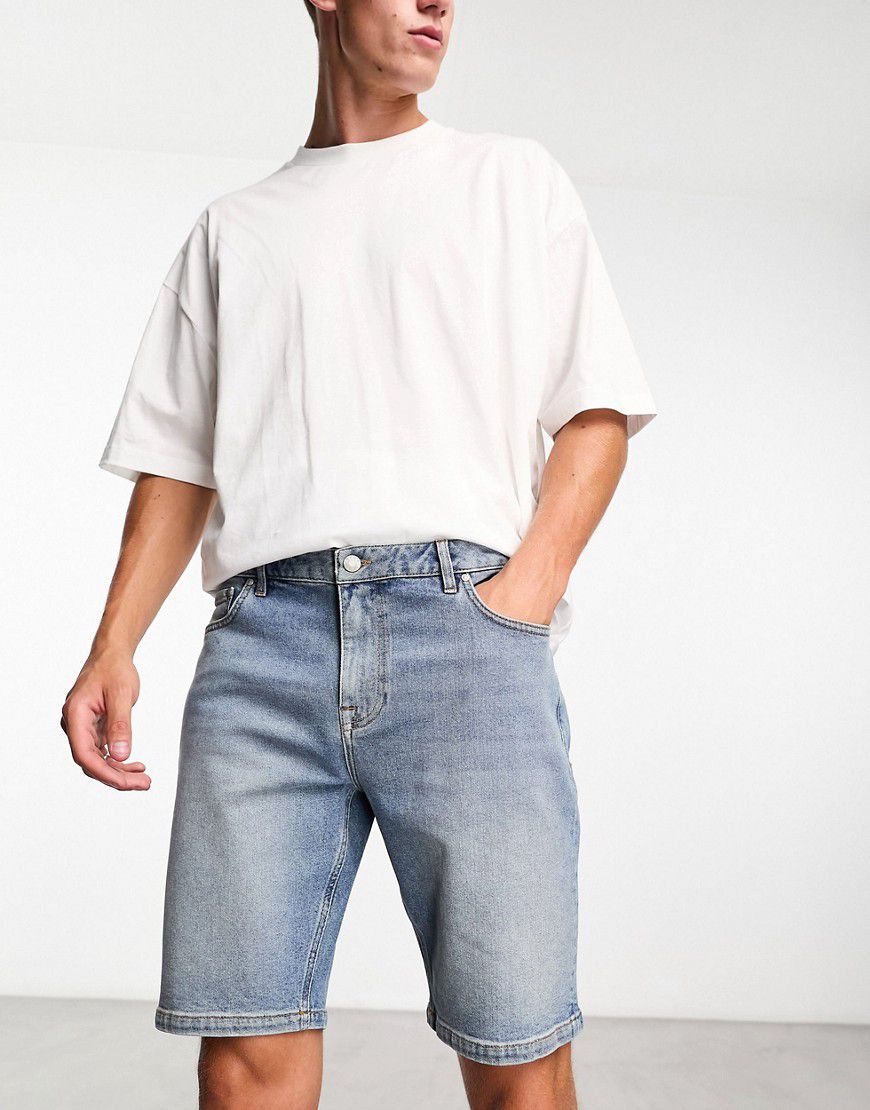Pantaloncini di jeans skinny lunghezza normale lavaggio medio - ASOS DESIGN - Modalova