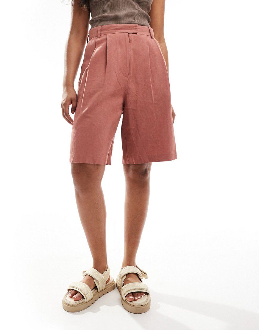 Pantaloncini taglio lungo a vita alta color terracotta in misto lino - ASOS DESIGN - Modalova