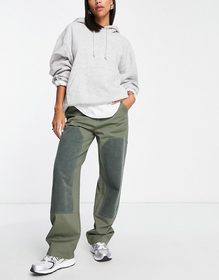 Pantaloni cargo minimal kaki con motivo patchwork in velluto a coste - ASOS DESIGN - Modalova