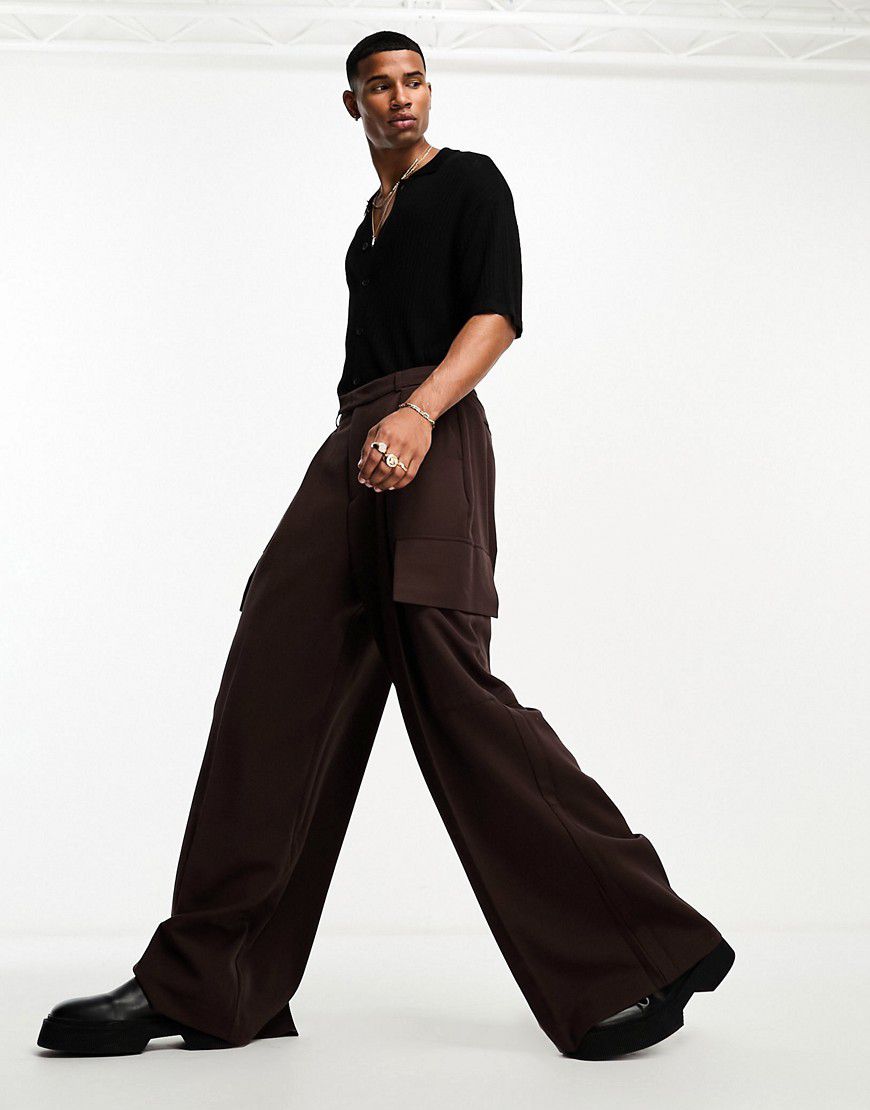 Pantaloni da abito marroni cargo super oversize con tasche - ASOS DESIGN - Modalova