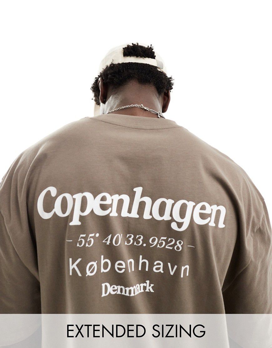 T-shirt comoda con stampa "Copenhagen" sulla schiena - ASOS DESIGN - Modalova