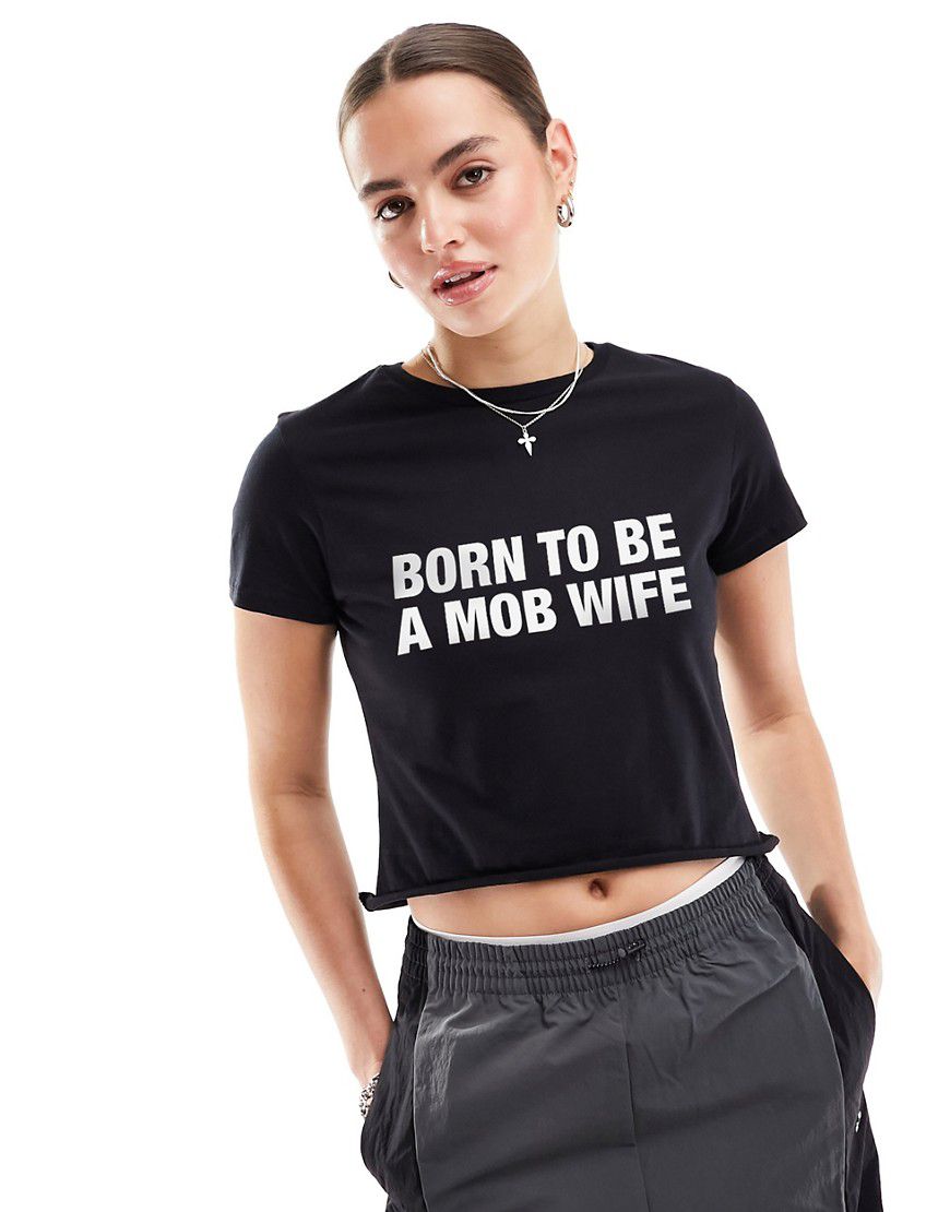 T-shirt mini nera con grafica "Mob Wife" - ASOS DESIGN - Modalova