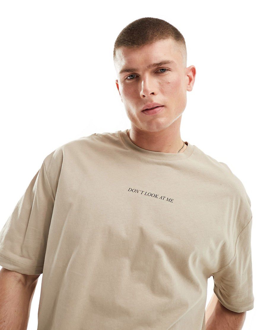 T-shirt oversize beige con scritta stampata sul petto - ASOS DESIGN - Modalova