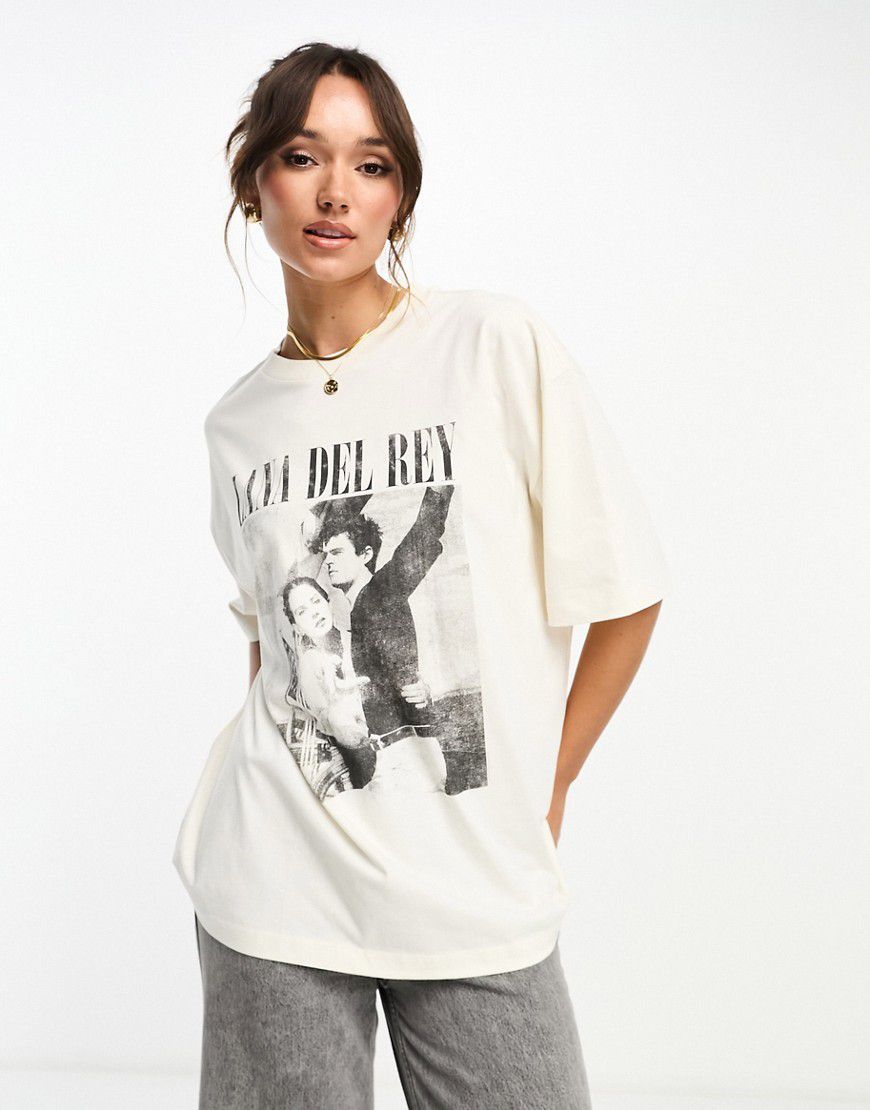 T-shirt oversize crema con grafica "Lana Del Rey" su licenza - ASOS DESIGN - Modalova