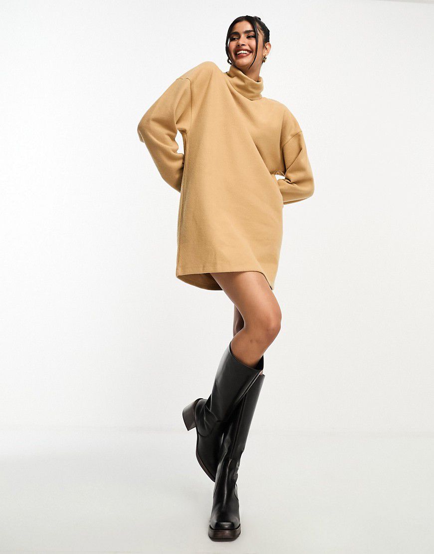 Vestito maglia corto dolcevita corto color cammello super morbido con maniche voluminose - ASOS DESIGN - Modalova