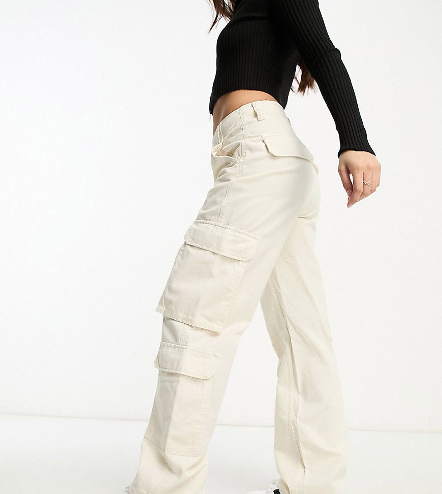 Petite - Pantaloni cargo bianchi con coulisse in vita - Bershka - Modalova