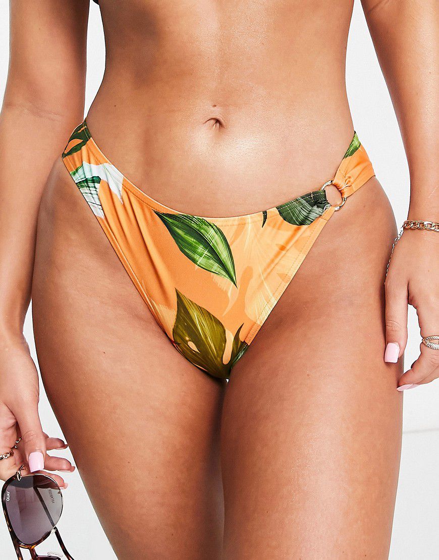 Slip bikini a vita bassa color ruggine con stampa tropicale e dettaglio ad anello - Figleaves - Modalova