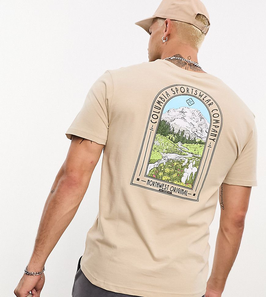 In esclusiva per ASOS - - Cavalry Trail - T-shirt beige con stampa sul retro - Columbia - Modalova