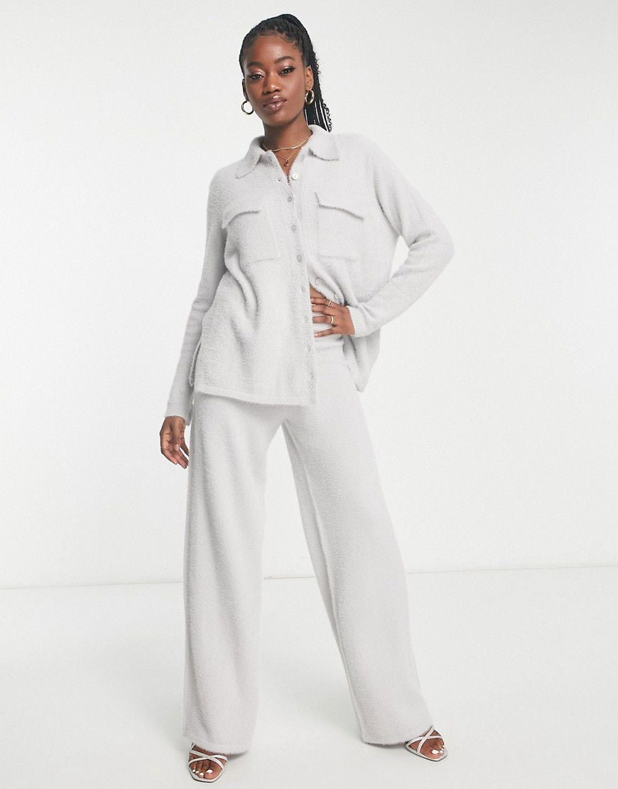 Pantaloni a fondo ampio grigi in maglia in coordinato - In The Style - Modalova