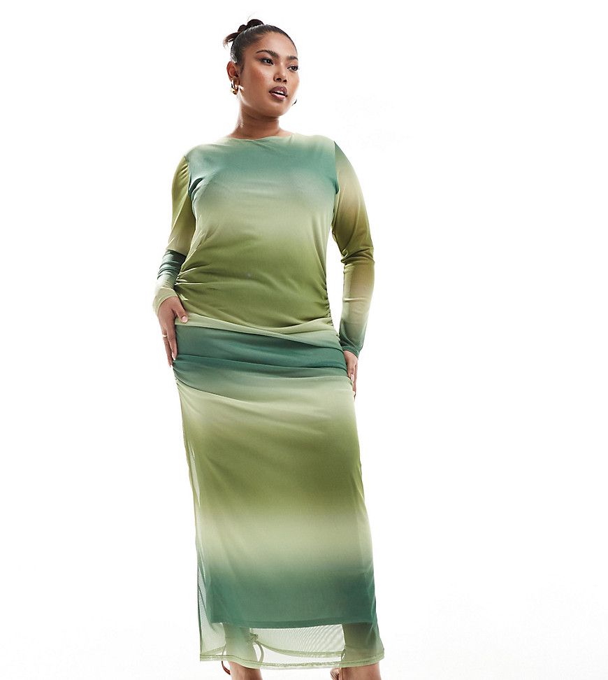 Vestito lungo in rete arricciato verde sfumato - In The Style Plus - Modalova