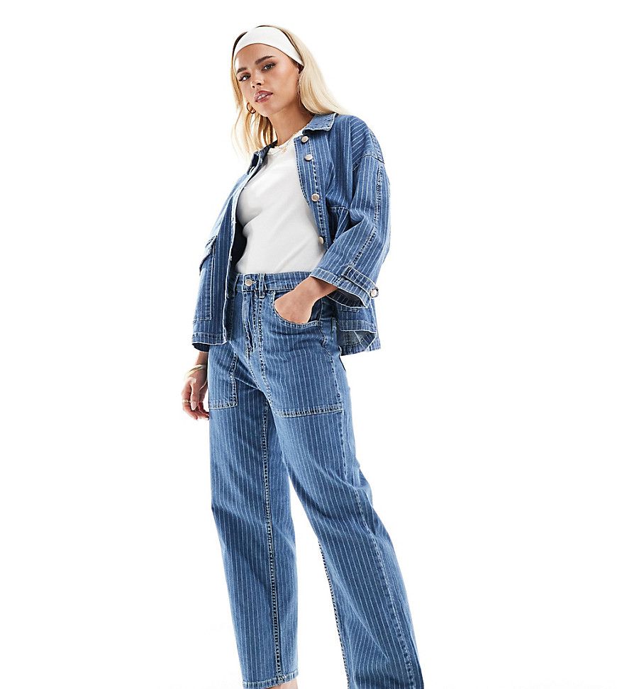 Kirsi - Jeans cargo ampi a vita alta a righe bianche in coordinato - Only Petite - Modalova
