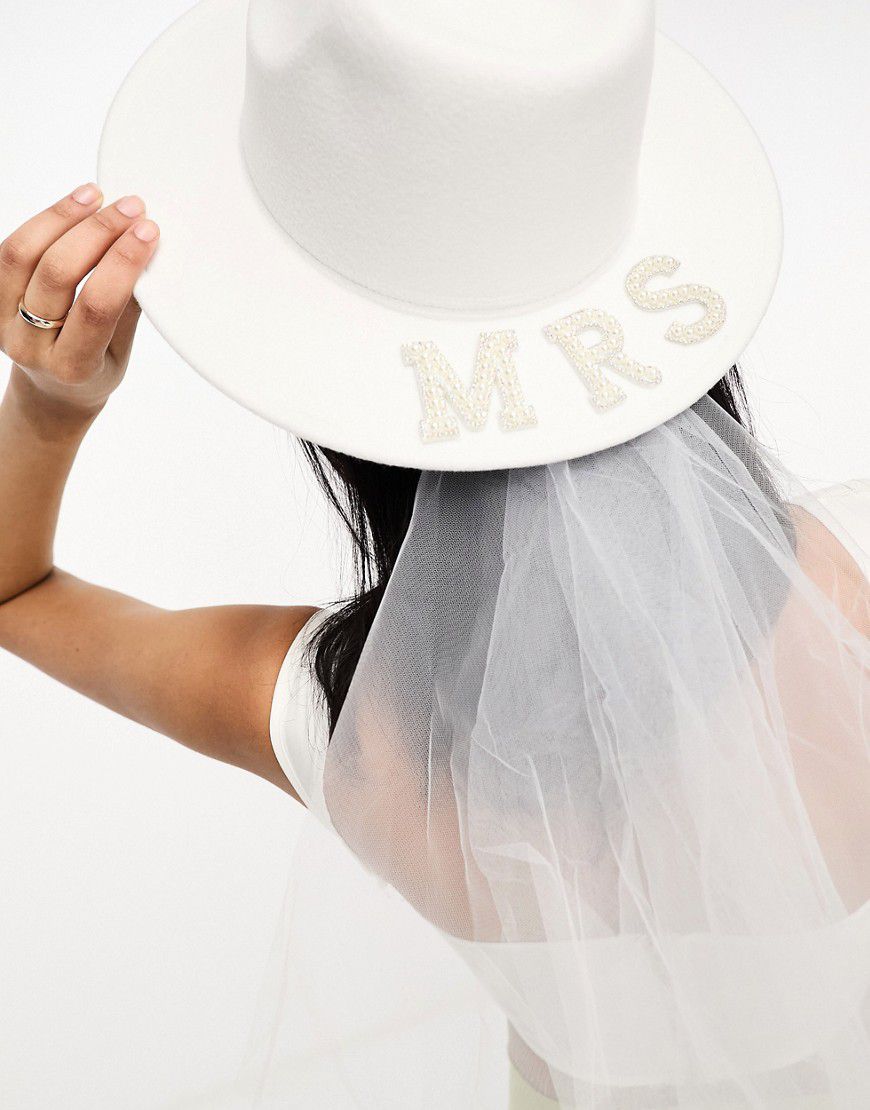 Cappello fedora color crema con scritta "Mrs" e velo - Madein. - Modalova