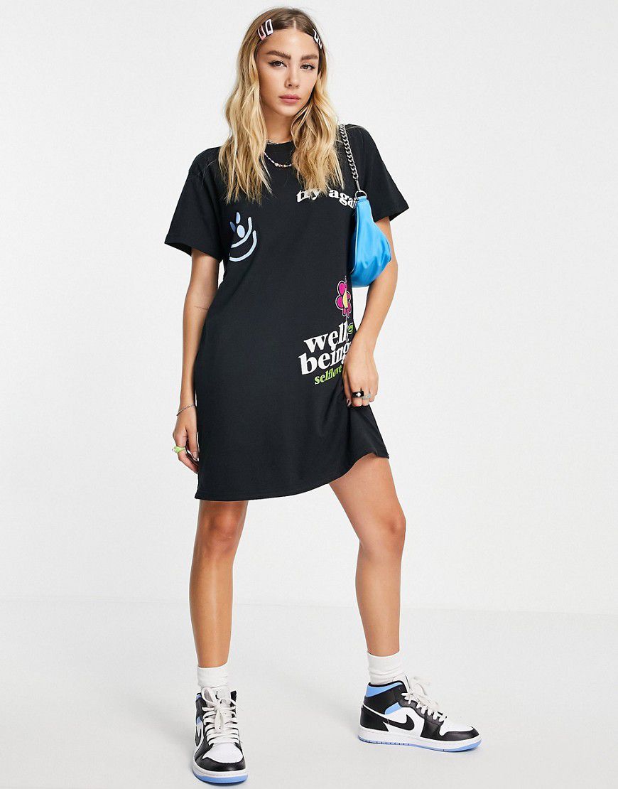 Vestito t-shirt oversize con stampa "Wellbeing" - New Girl Order - Modalova