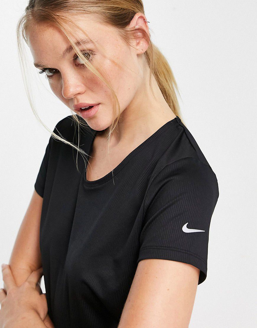 T-shirt nera con scollo a V - Nike Running - Modalova
