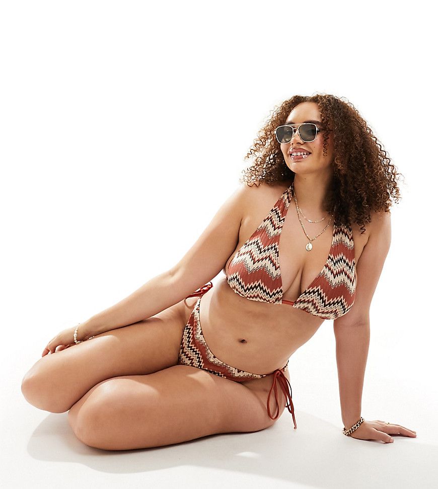 Slip bikini ricamati con laccetti laterali color ruggine - South Beach Curve - Modalova