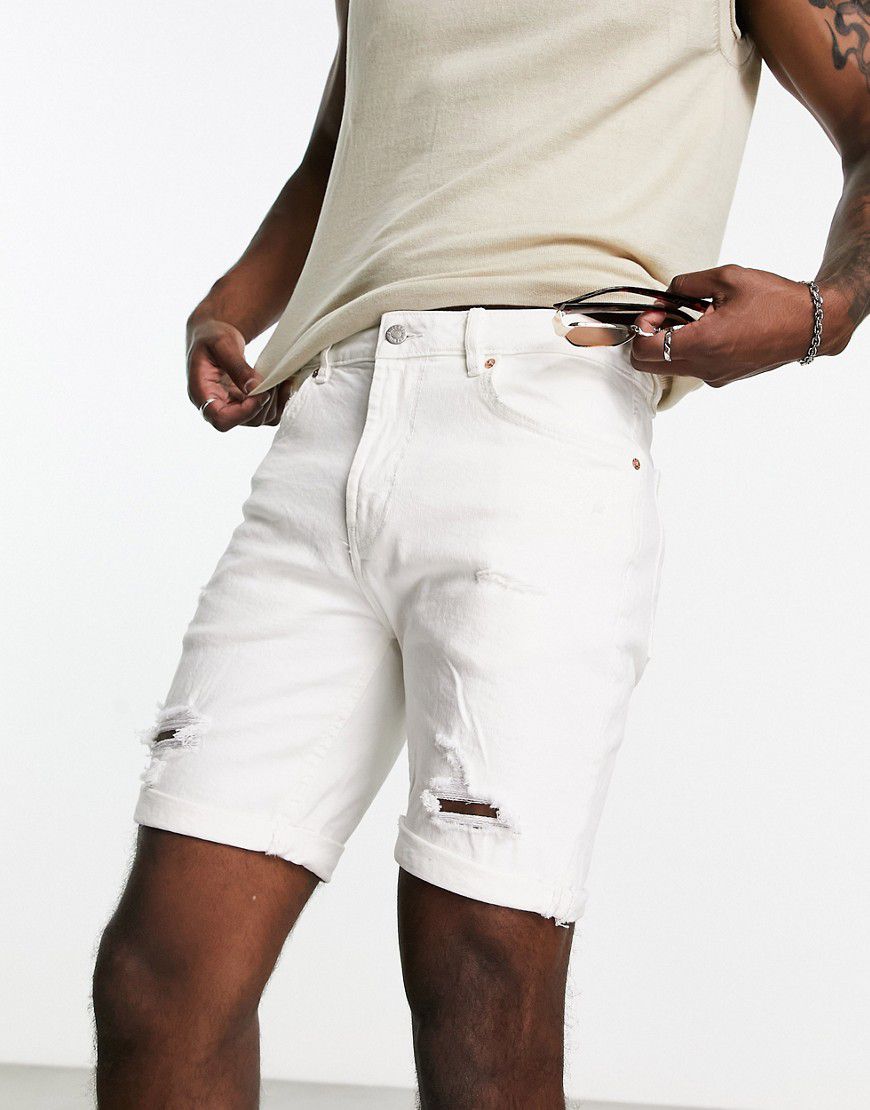 Pantaloncini di jeans slim bianchi con strappi - Pull & Bear - Modalova