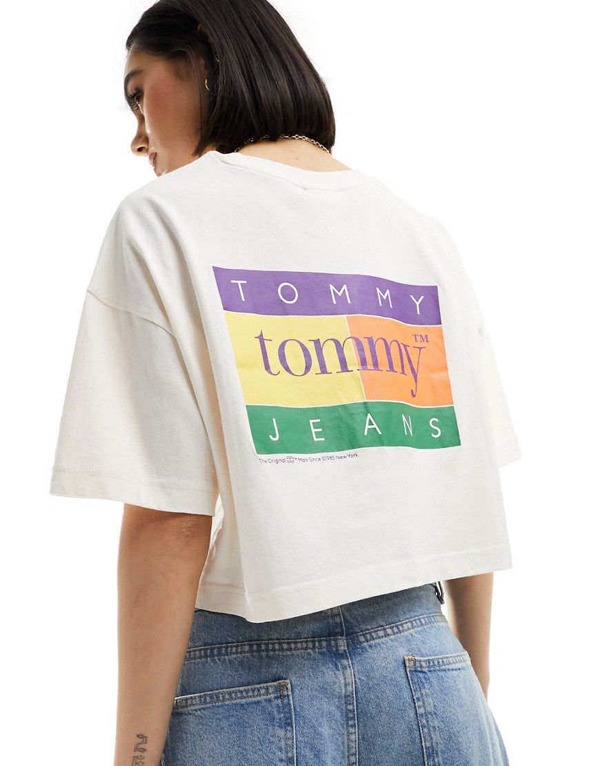T-shirt oversize taglio corto bianca con bandiera in tonalità estive - Tommy Jeans - Modalova