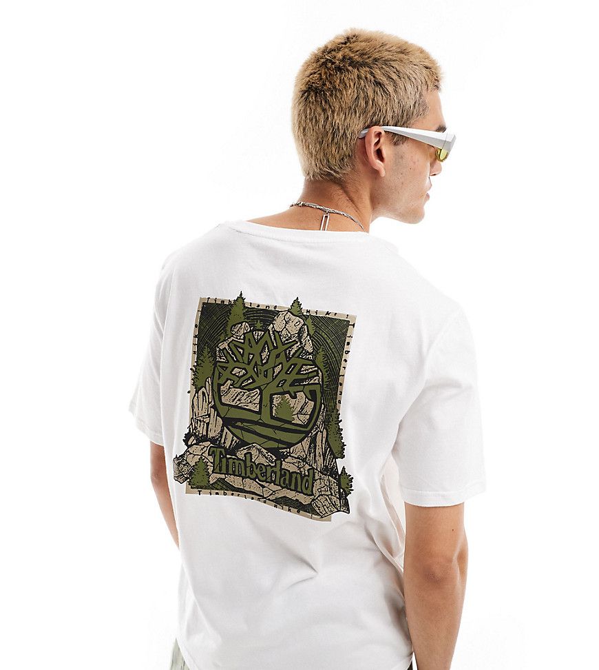 T-shirt oversize bianca con logo mimetico sul retro - In esclusiva per ASOS - Timberland - Modalova