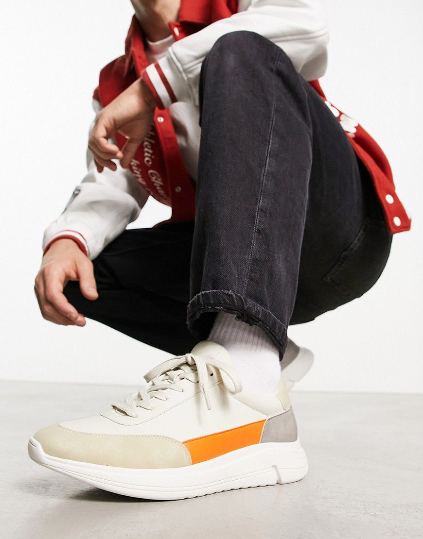 Sneakers stile runner minimal color pietra/arancione/grigio - Truffle Collection - Modalova