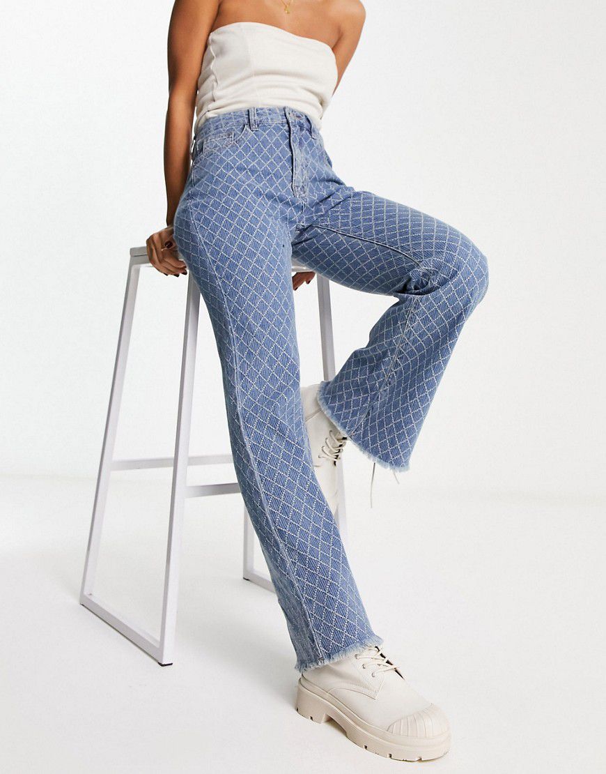 Jeans dritti con stampa laser e bordi grezzi - Urban Revivo - Modalova