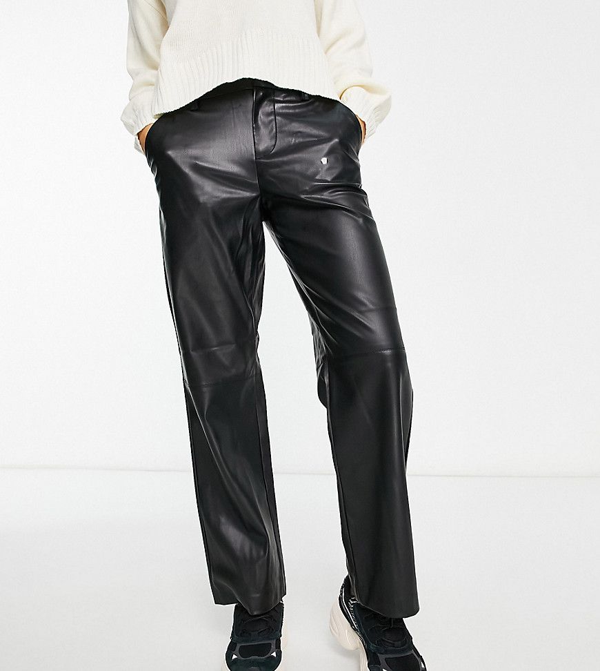 Pantaloni dritti a vita alta in pelle sintetica nera - Vero Moda Petite - Modalova