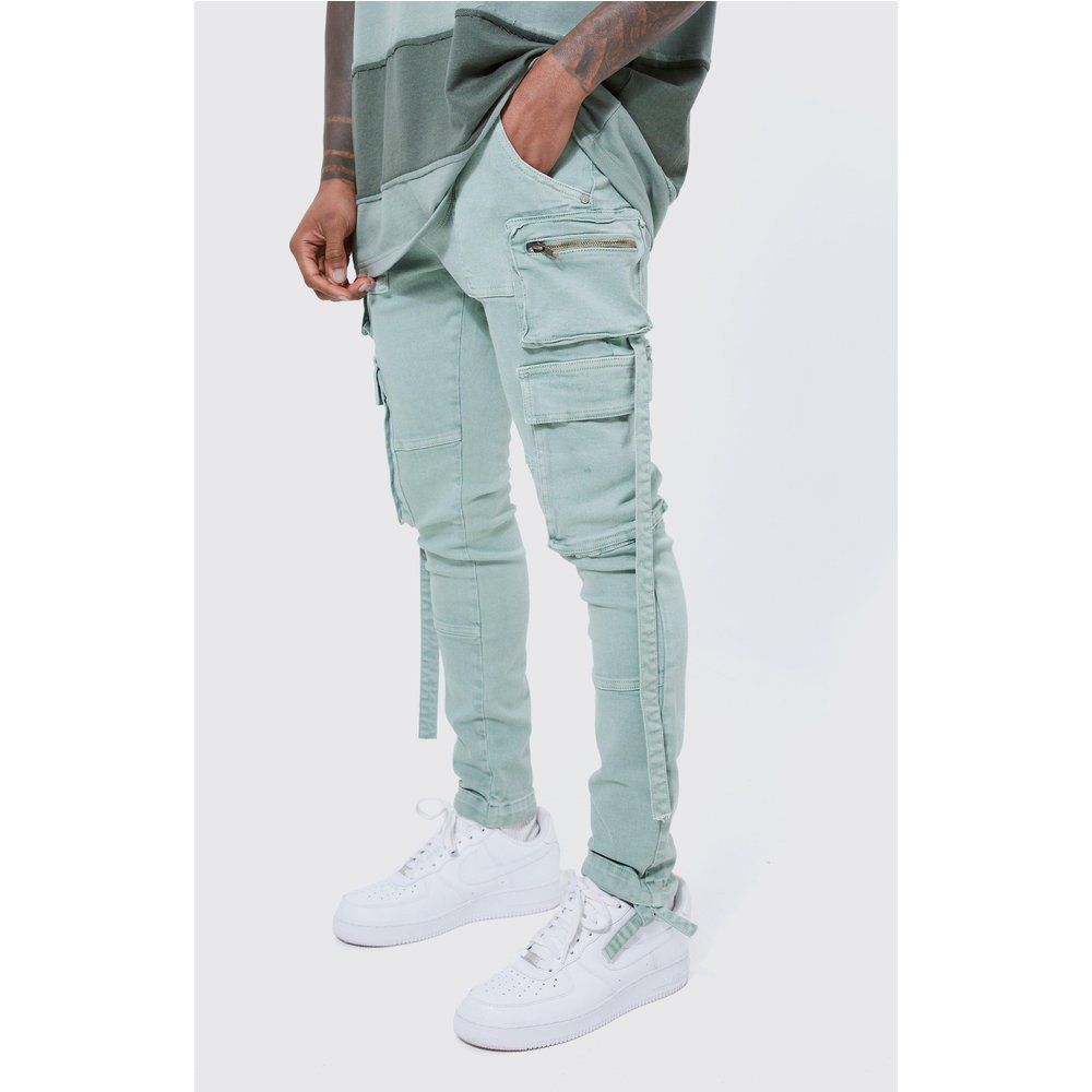 Jeans Cargo Super Skinny Fit in Stretch con spalline - boohoo - Modalova