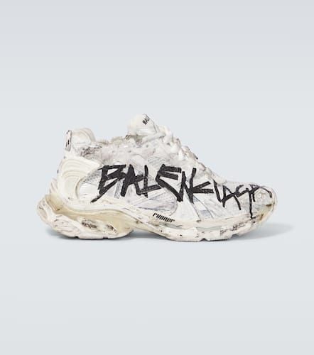 Sneakers distressed Runner Graffiti - Balenciaga - Modalova